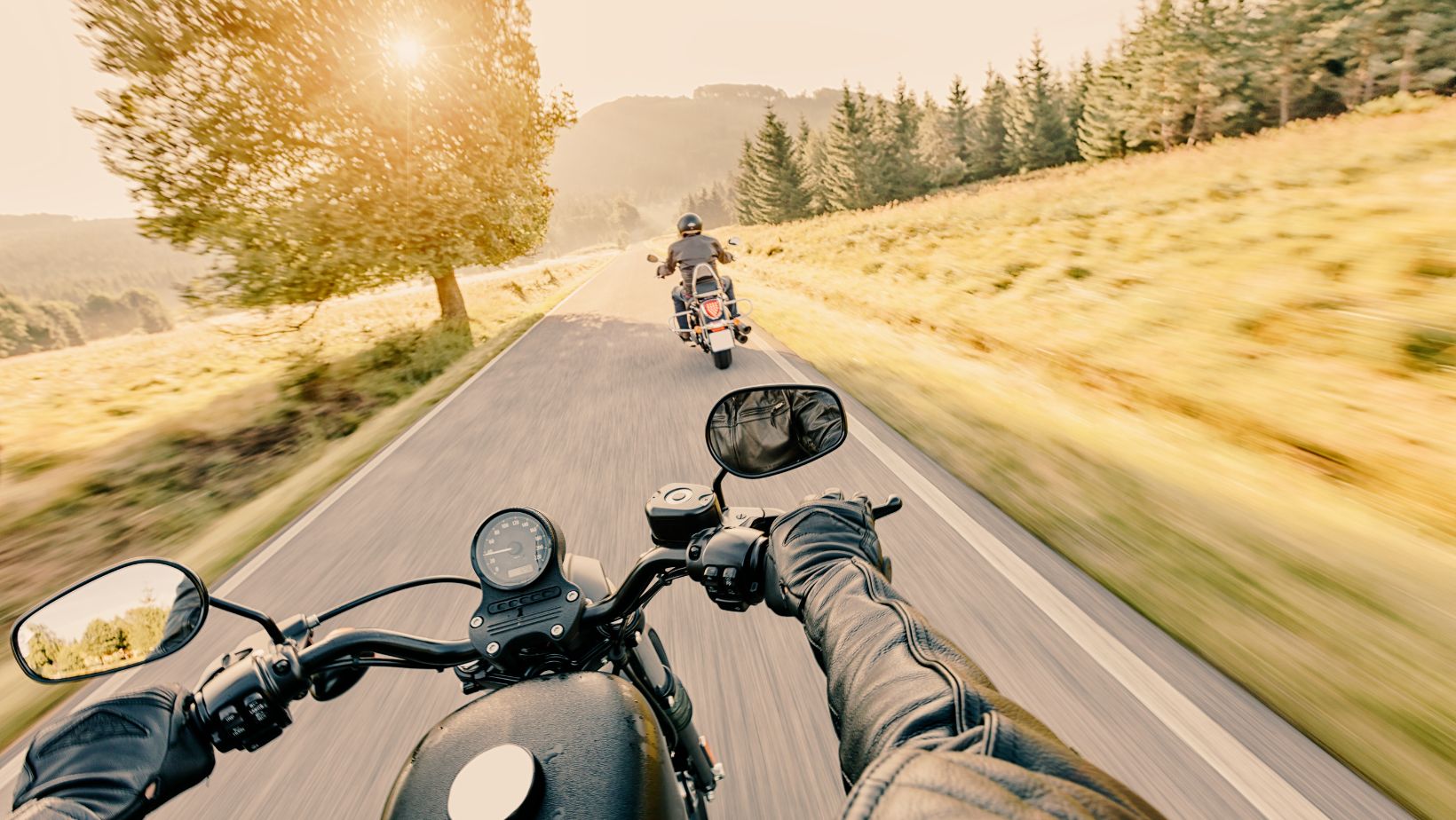 La importancia de usar el casco cuando viajas en moto